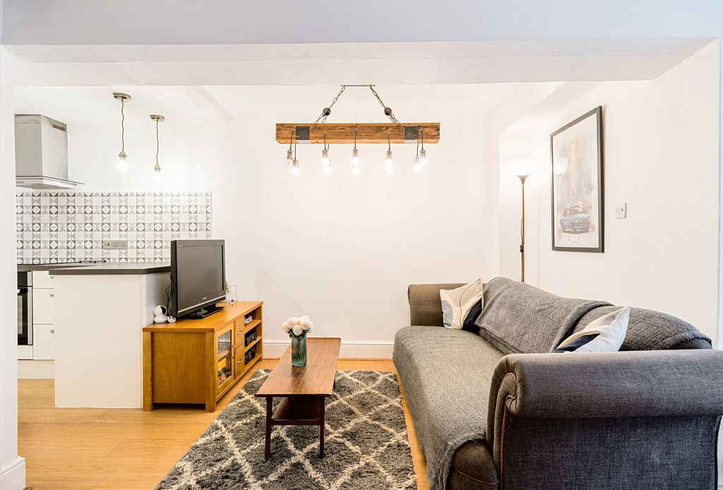 Property photo 2 of 12 Sitting Room