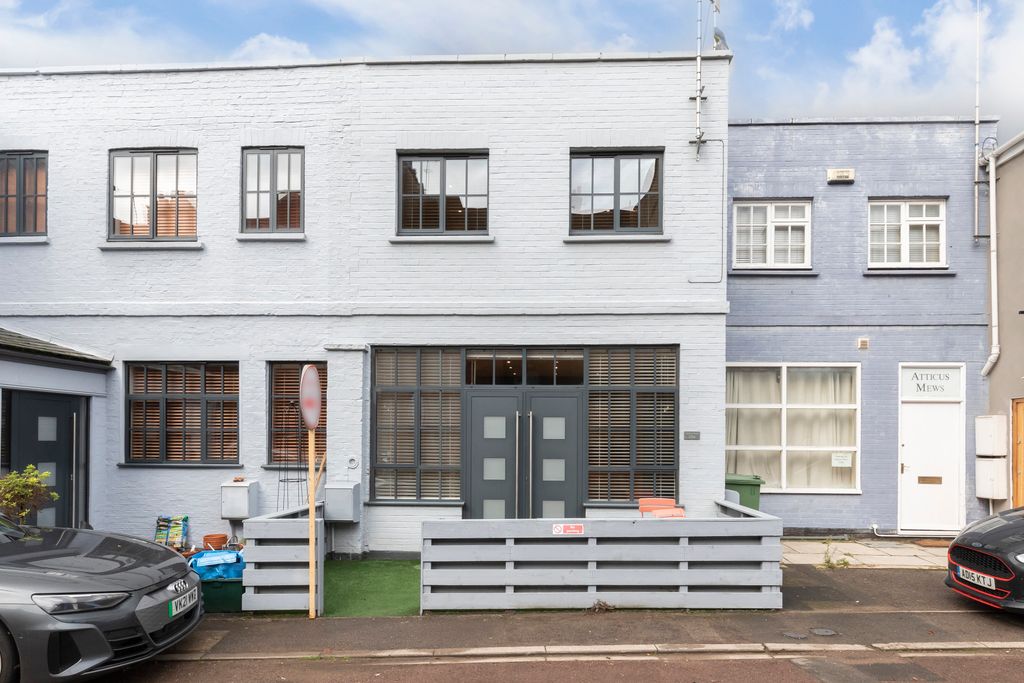 Property photo 1 of 9