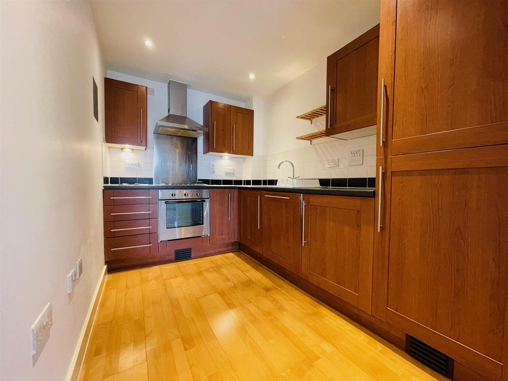 Property photo 3 of 10 Kitchen