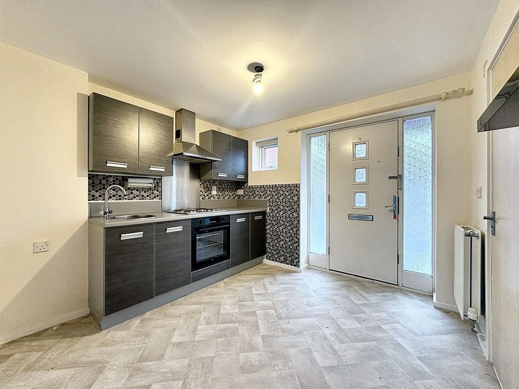 Property photo 3 of 11 Kitchen