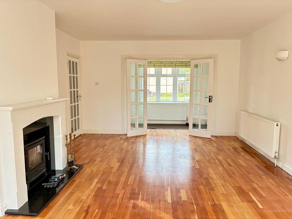 Property photo 2 of 21