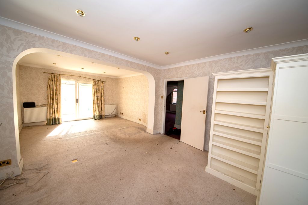 Property photo 3 of 23