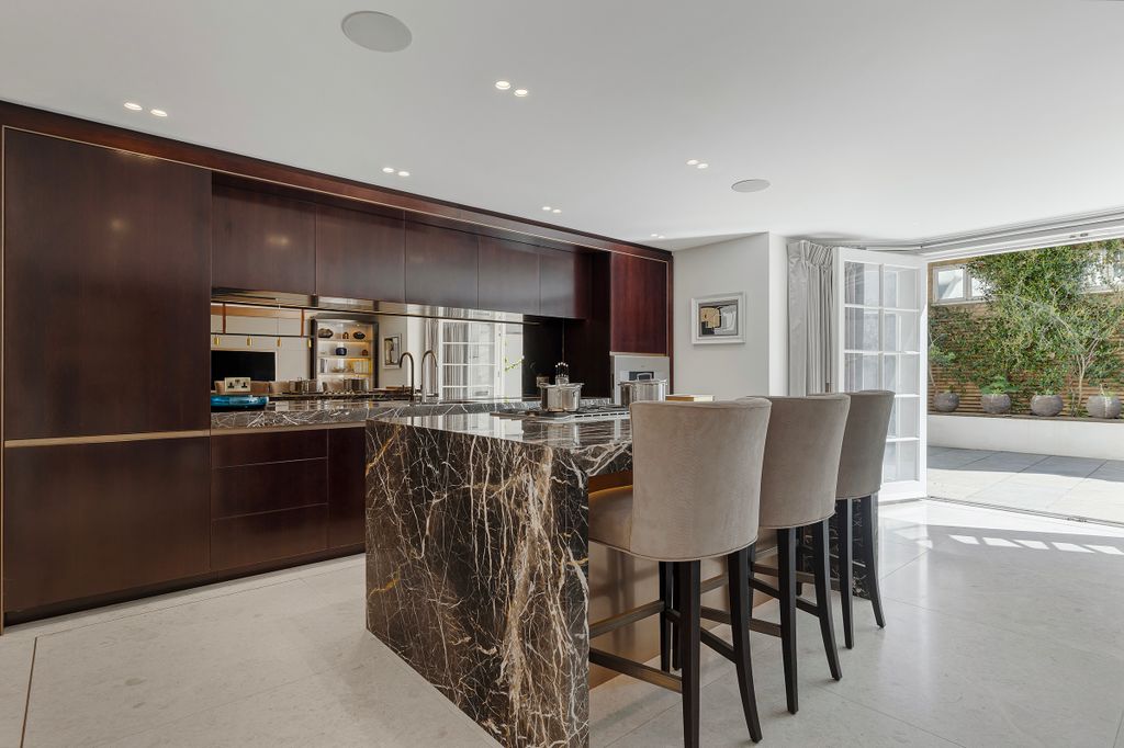 Additional image 7 of 7 bed town house for saleCadogan Place, London SW1X