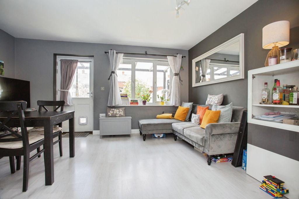 Property photo 3 of 15 Photo