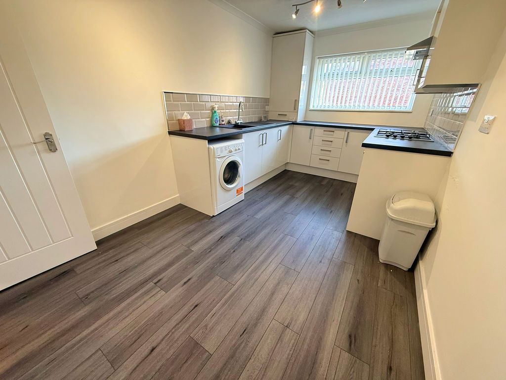 Property photo 3 of 7 Dining Kitchen