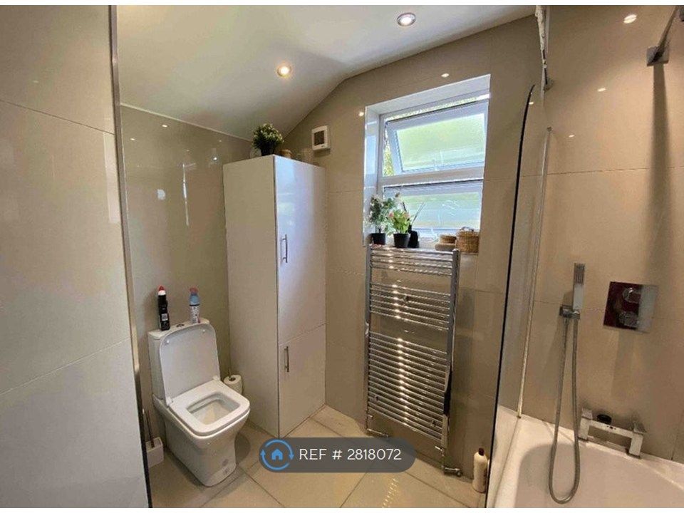 Property photo 2 of 8 Bathroom