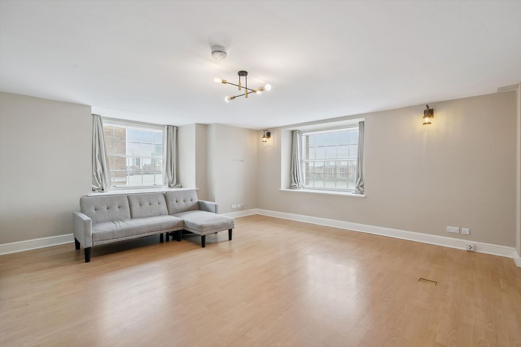 Property photo 2 of 17 Image