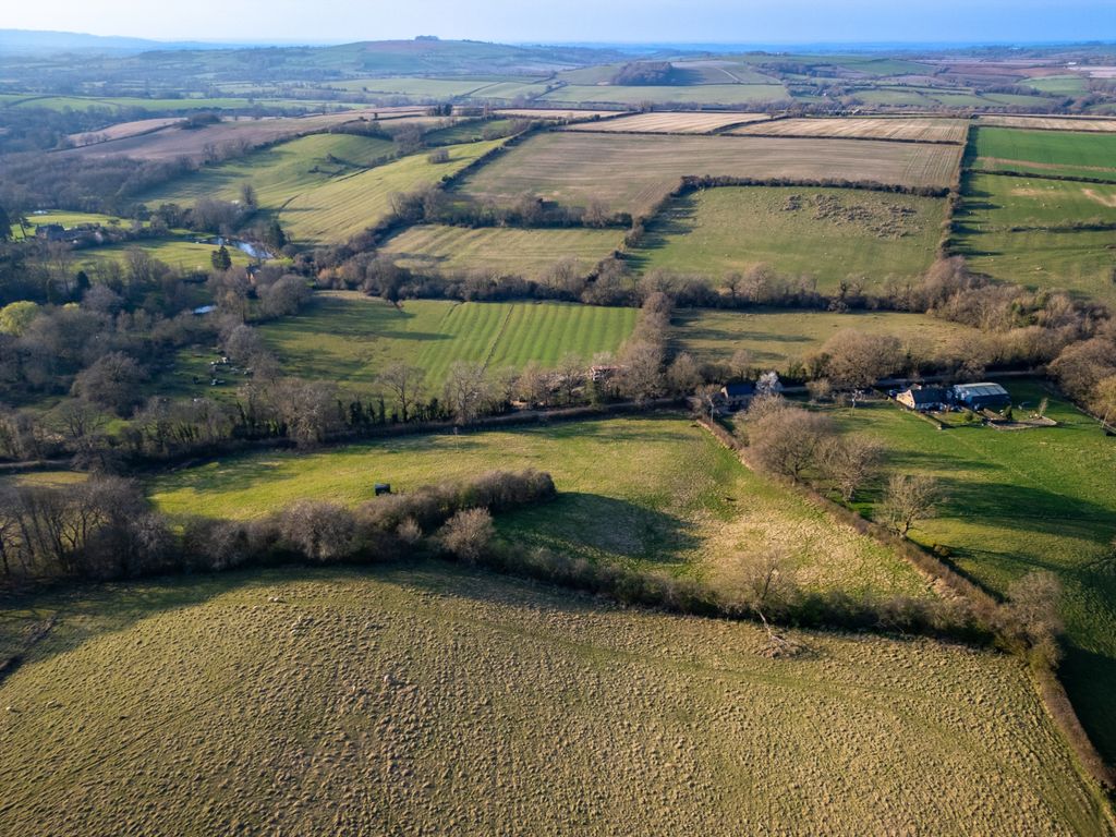 Property photo 3 of 6 Photo 2