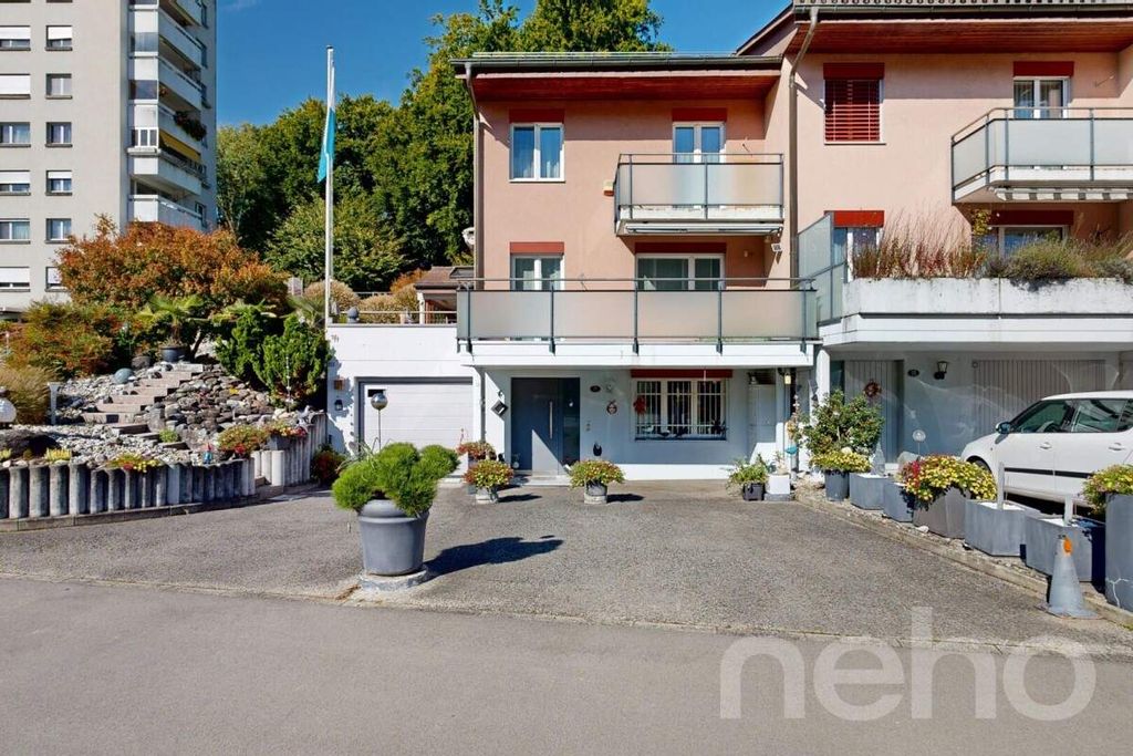 Property photo 2 of 12