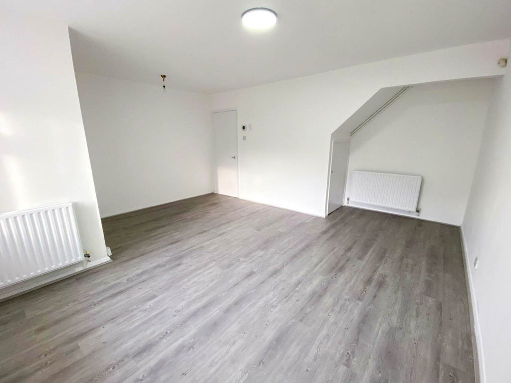 Property photo 3 of 11 4723772