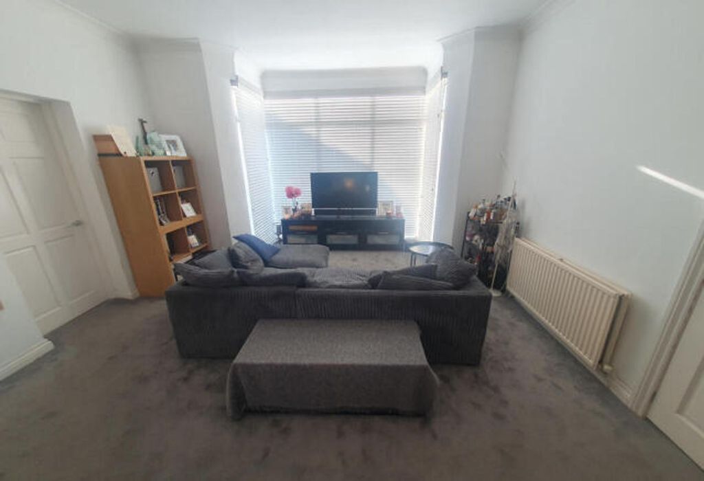 Property photo 3 of 10 Lounge