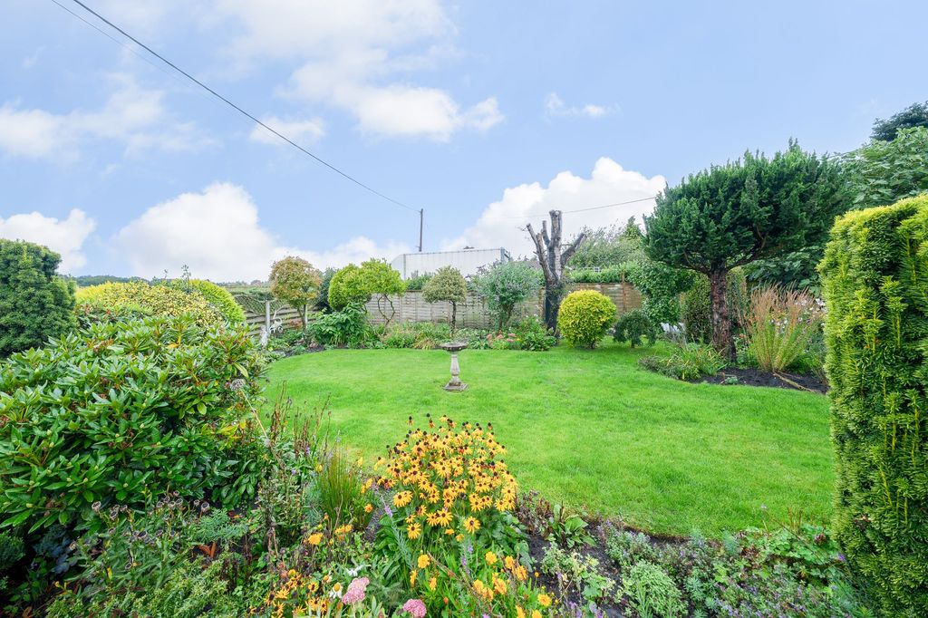 Property photo 2 of 18 Garden