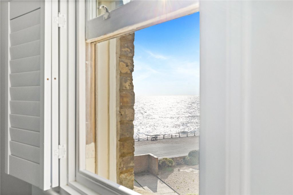 Property photo 2 of 22 Picture No. 15