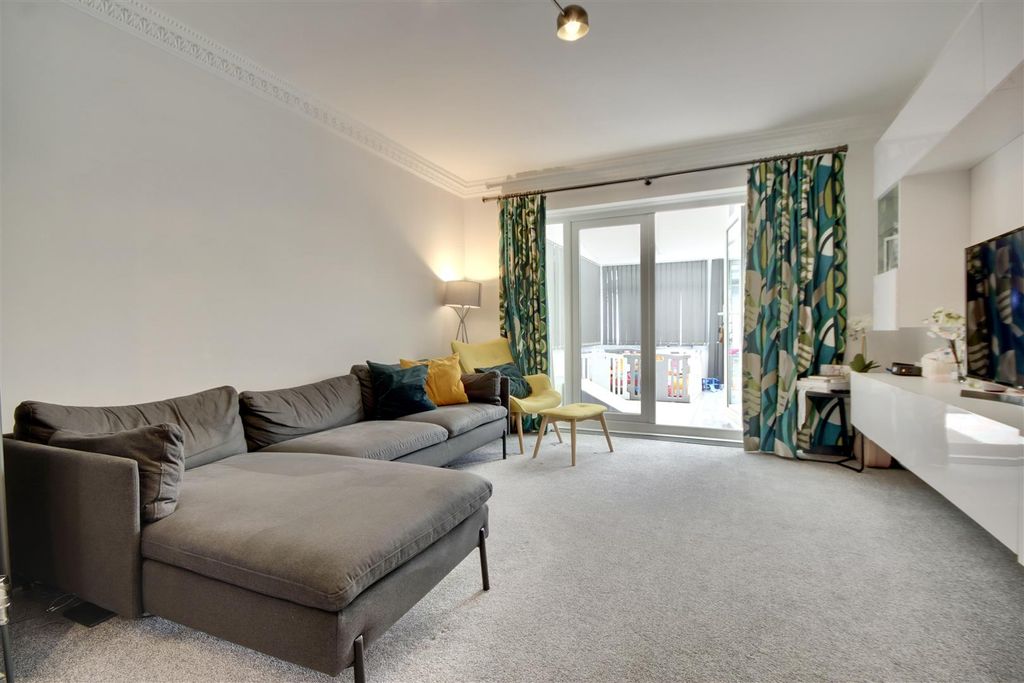 Property photo 2 of 25 A6Ade32D-CC5D-49Fe-B438-10CD0836F37D_1_201_A.Jpeg