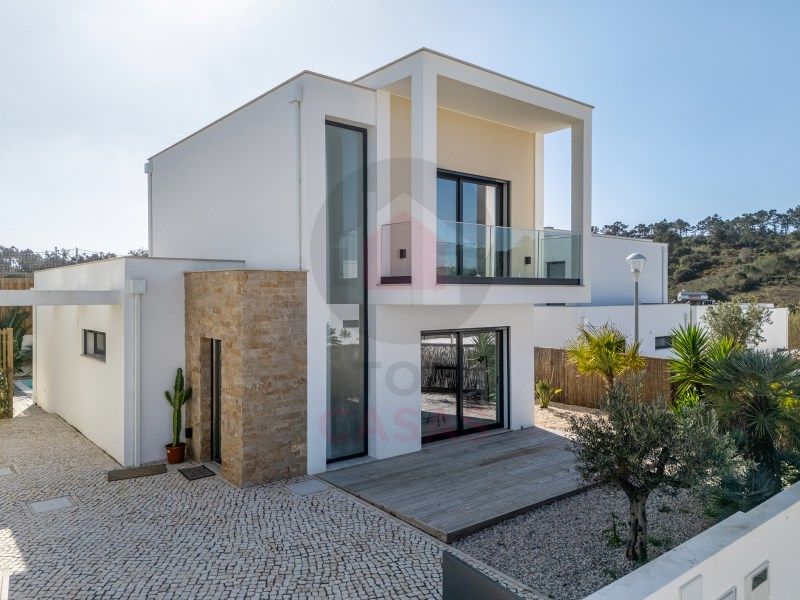 Property photo 2 of 40