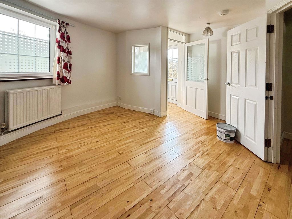 Property photo 3 of 9 Kitchen/Dining Room