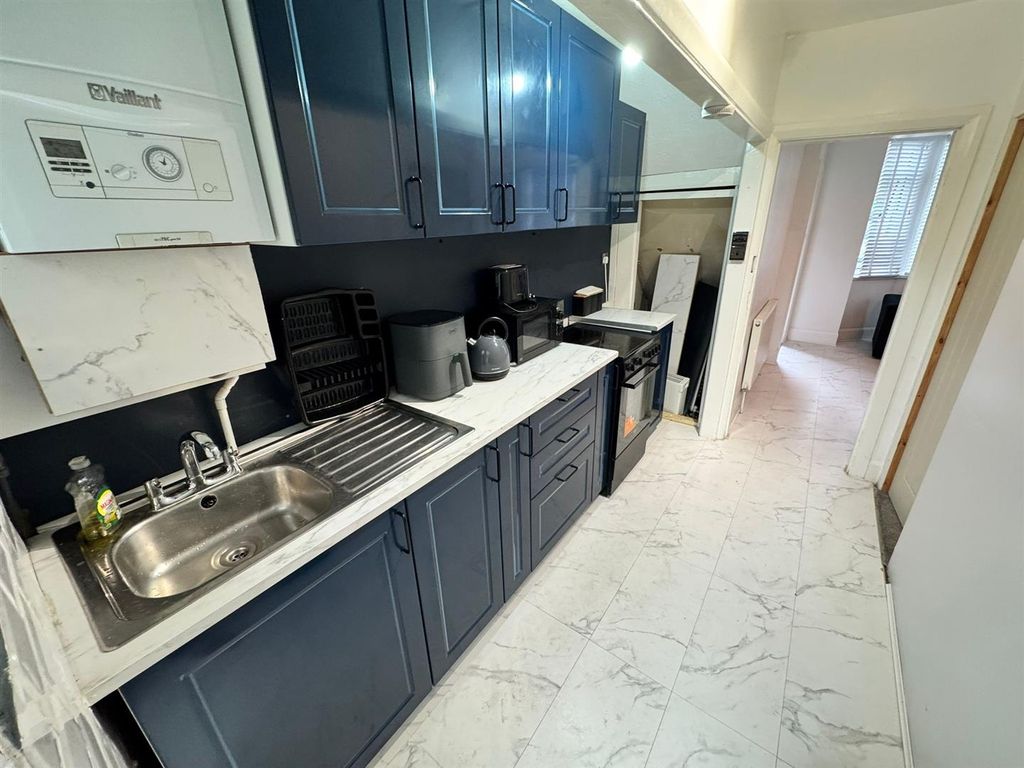 Property photo 3 of 23 Kitchen