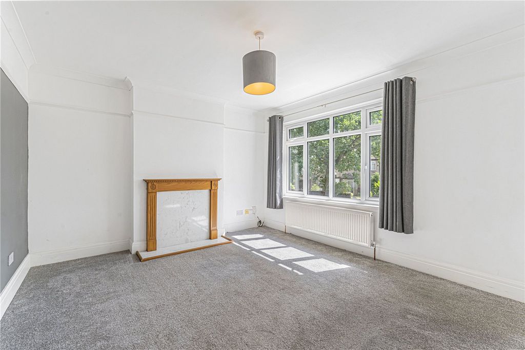 Property photo 2 of 15 Picture No. 04