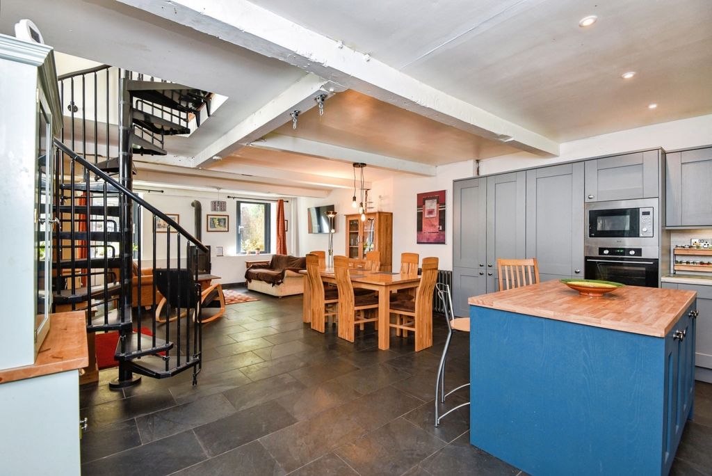 Property photo 2 of 20 Open Plan Space