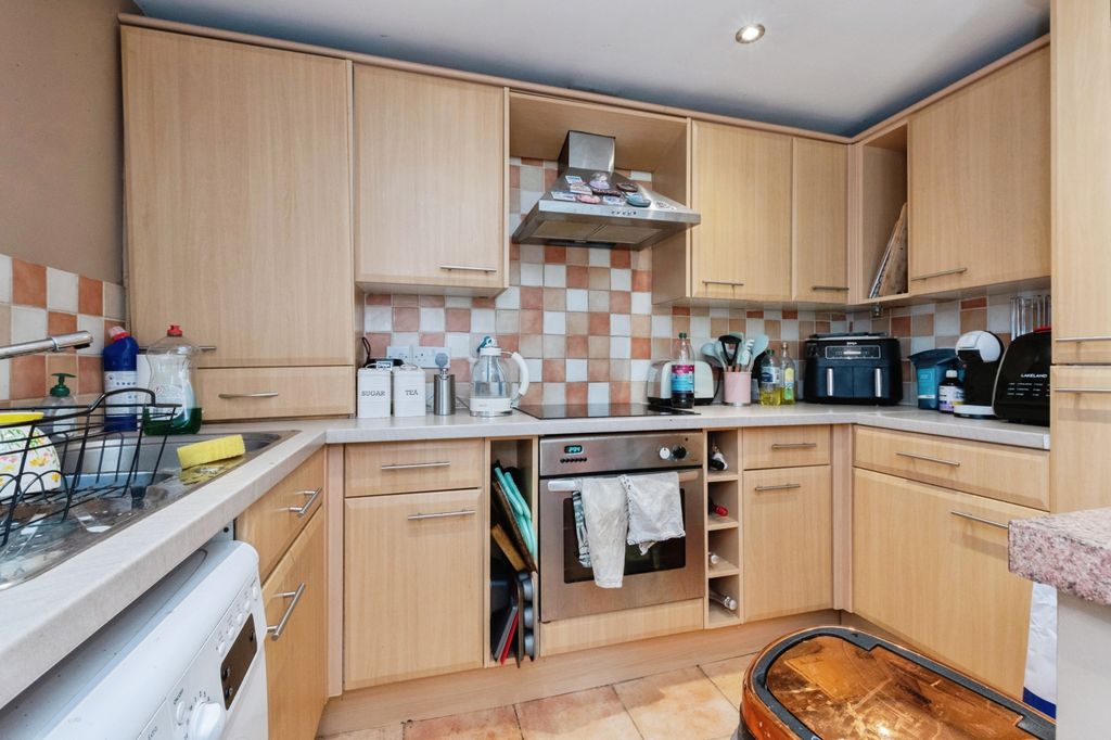 Property photo 3 of 16 Kitchen