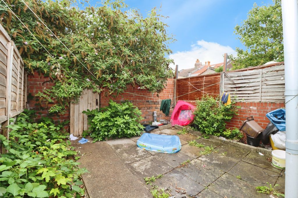 Property photo 2 of 17 Photo