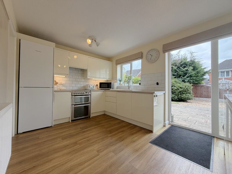 Property photo 2 of 41 Modern Kitchen