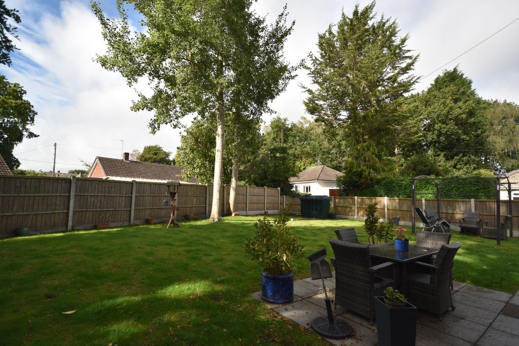 Property photo 3 of 19 Garden