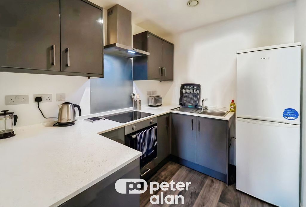 Property photo 3 of 11 Kitchen