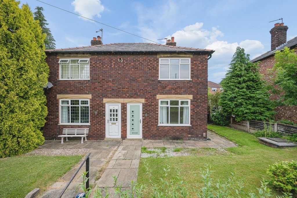 Property photo 1 of 11 18 Grimshaw Lane