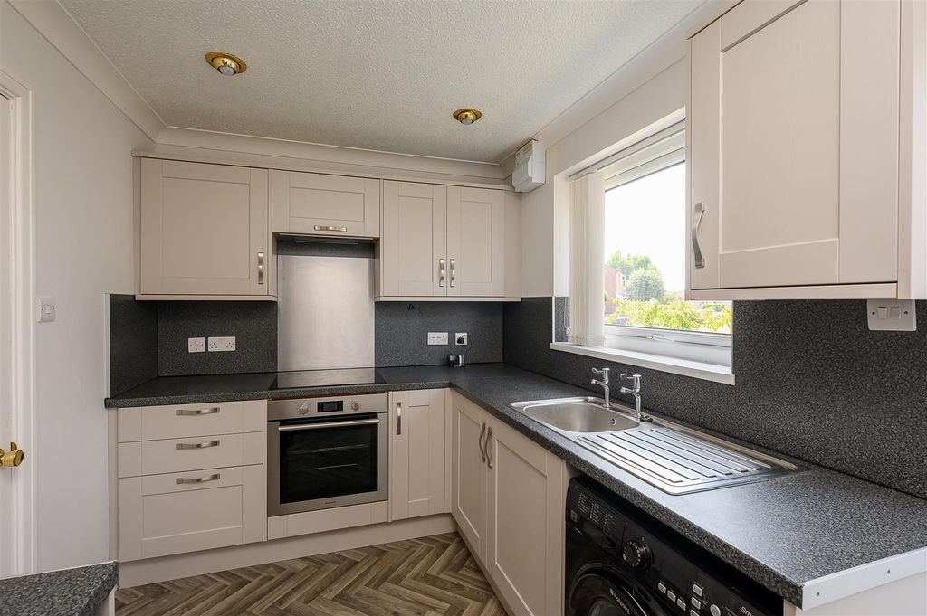Property photo 3 of 12 Kitchen