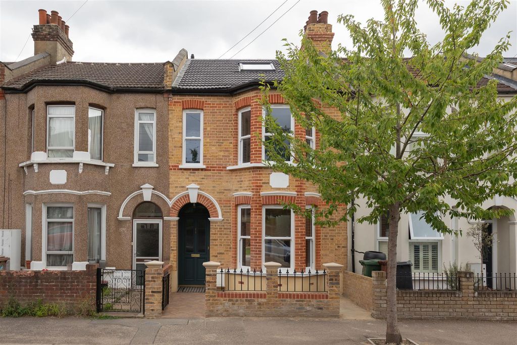 Property photo 1 of 52 Brooke Road, E17