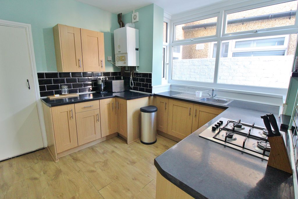 Property photo 2 of 17