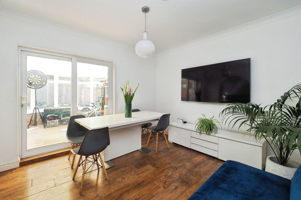 Property photo 2 of 19 Pbox-Img.Jpg