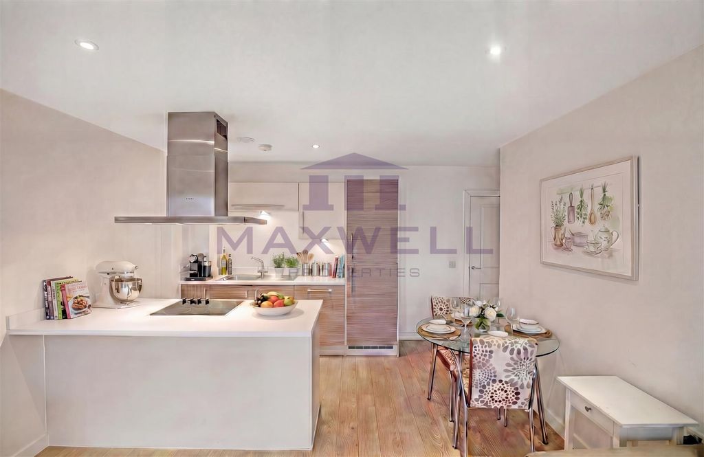 Property photo 2 of 8 One Bedroom For Sale, E14