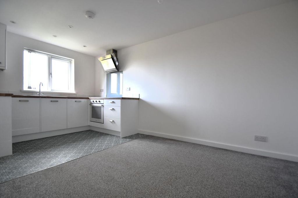 Property photo 3 of 8 Kitchen