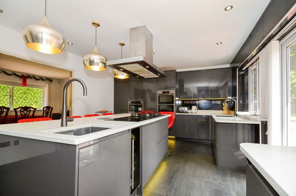 Property photo 2 of 34