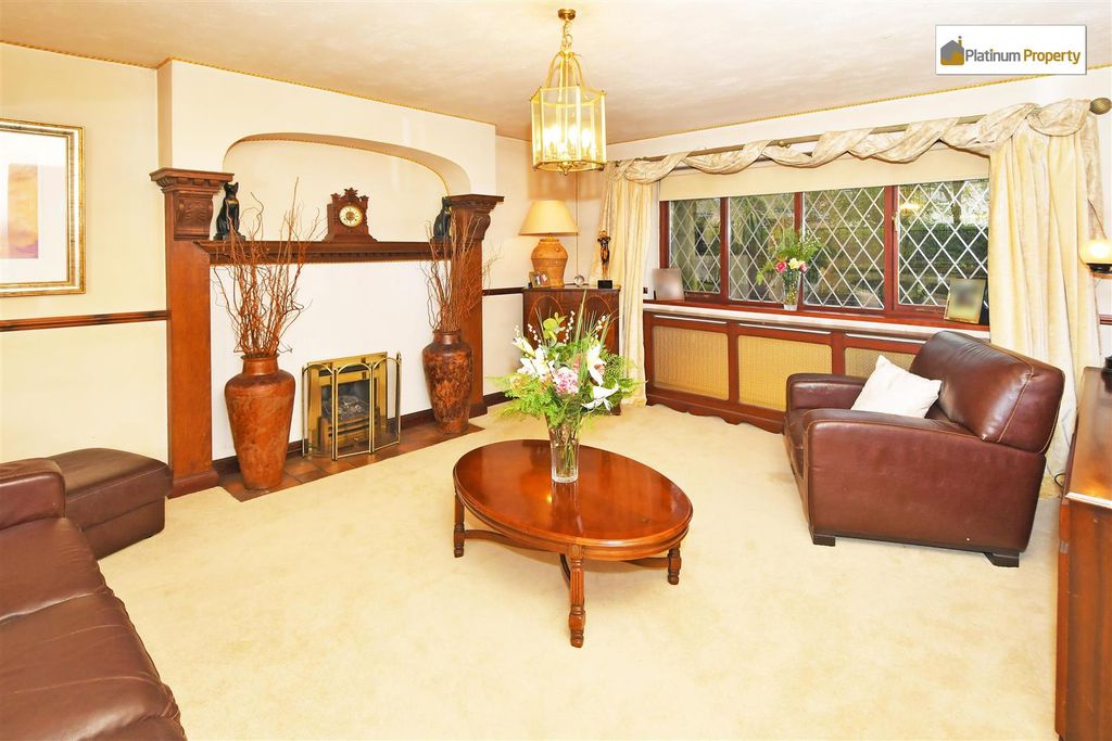 Property photo 2 of 24 Lounge