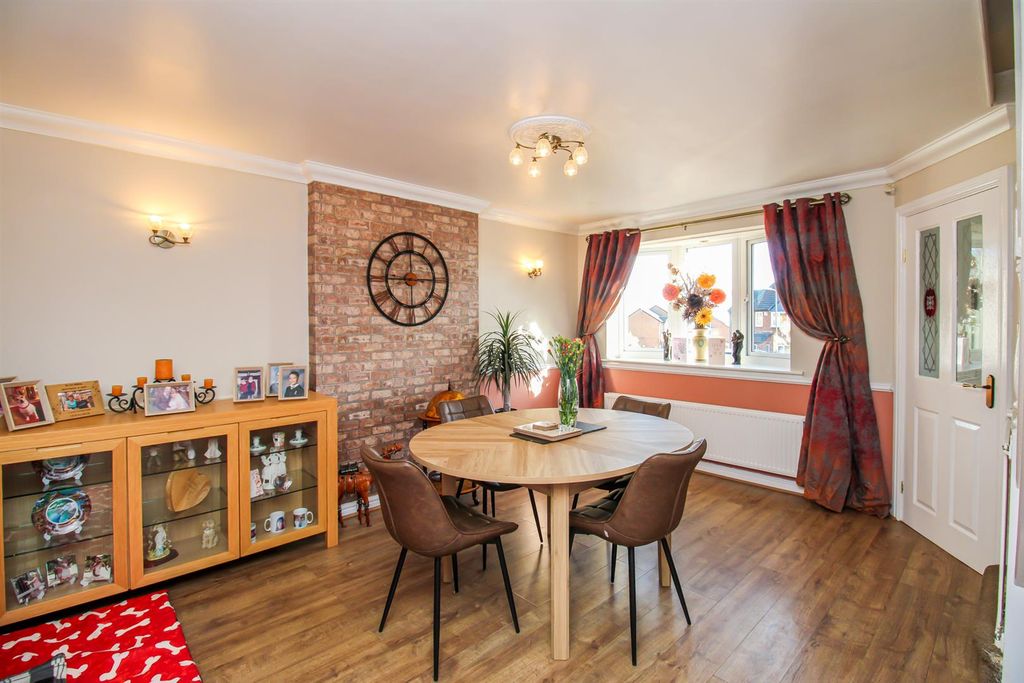 Property photo 2 of 17 Dining Room