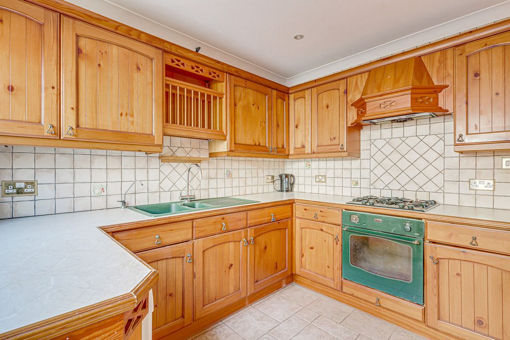 Property photo 3 of 25