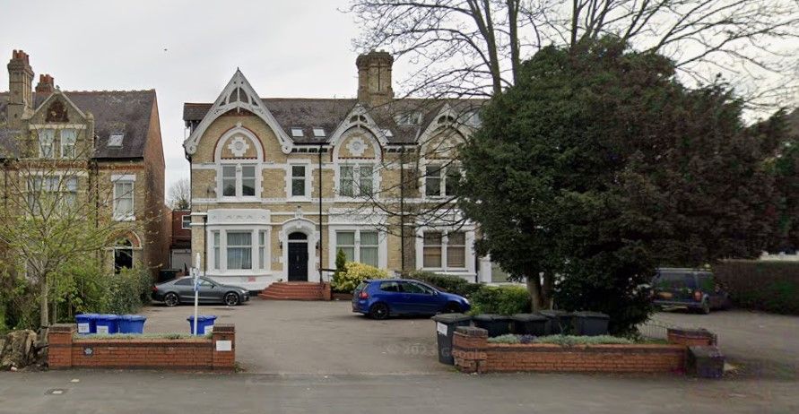 Property photo 1 of 12 London Rd