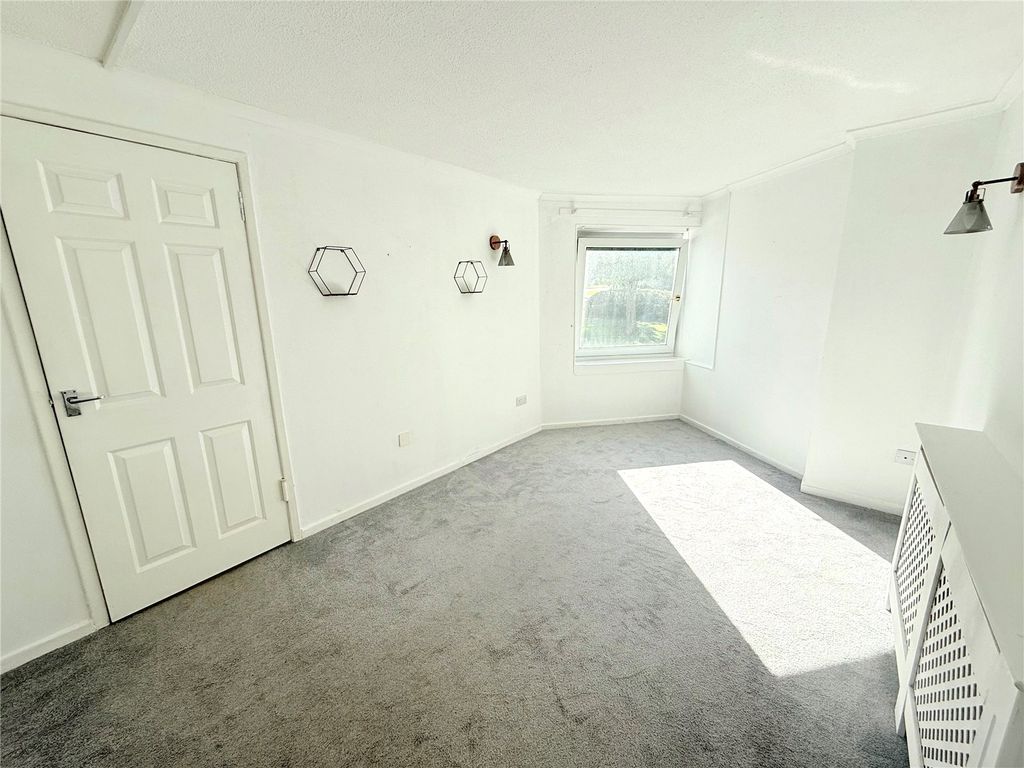 Property photo 2 of 9 Picture No. 18
