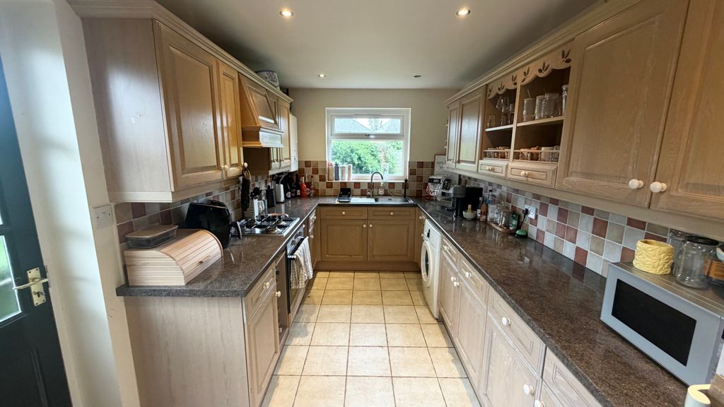 Property photo 2 of 16