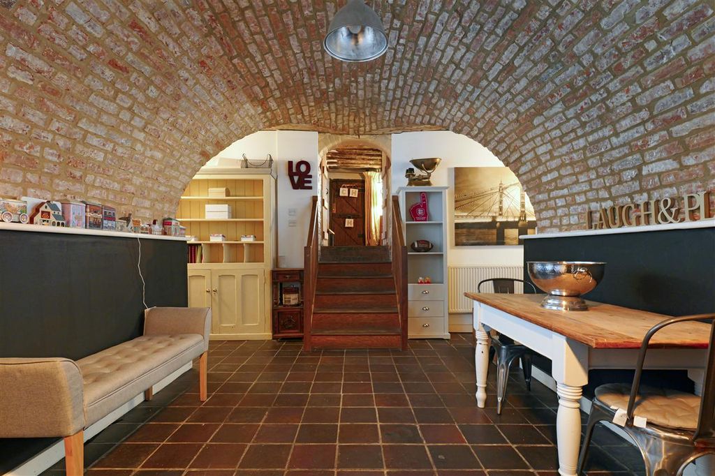 Property photo 2 of 26