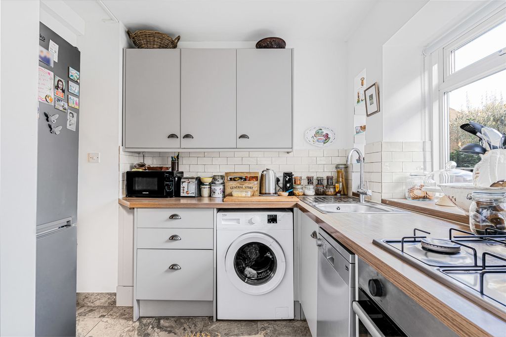 Property photo 3 of 28 Kitchen