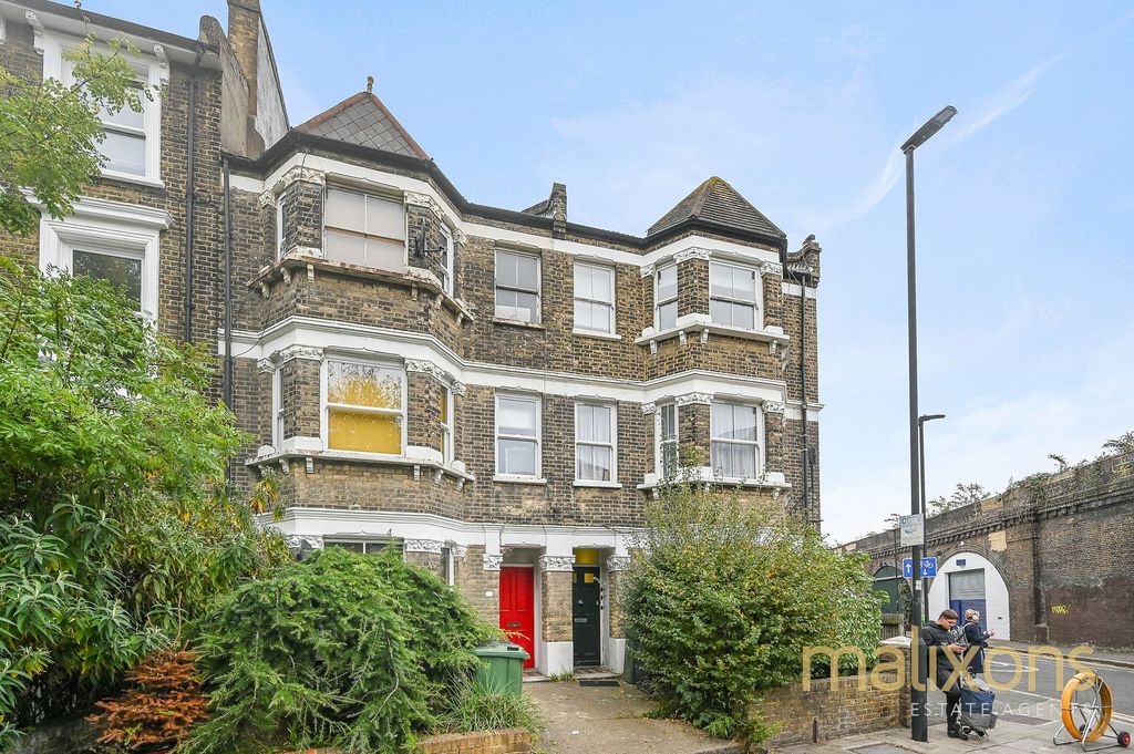 Property photo 1 of 8