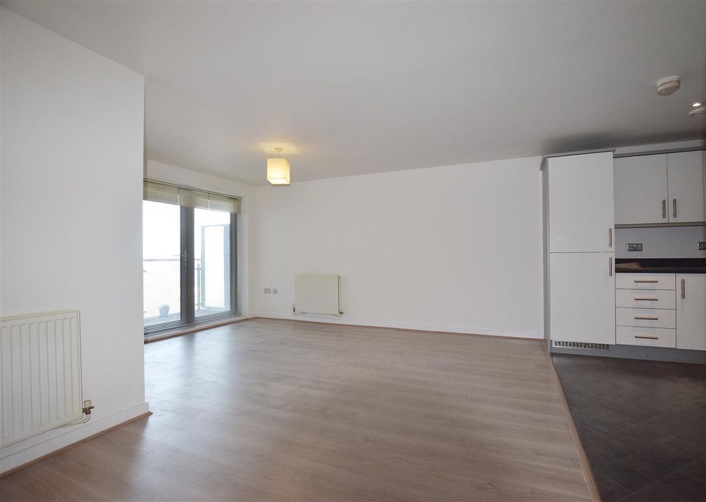 Property photo 1 of 6 104Wilmingtonstudio.Jpg