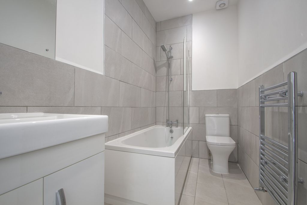 Property photo 1 of 7 2Â Bedroom Flat For Rent