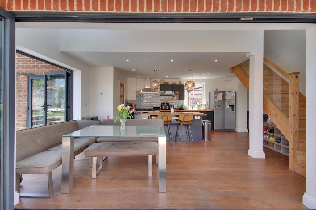Property photo 3 of 12 Kitchen/Dining