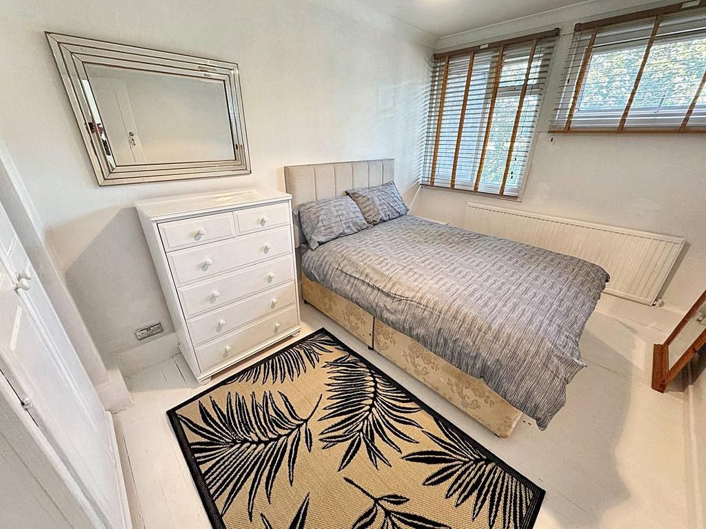 Property photo 2 of 13 Room For Rent In Hackney