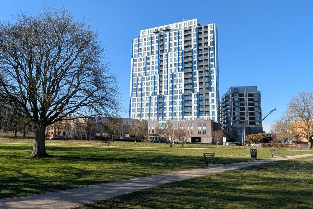 Property photo 1 of 12